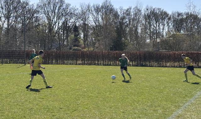 JO14-1 strijdend ten onder in uitpartij tegen VEV’67 JO14-2