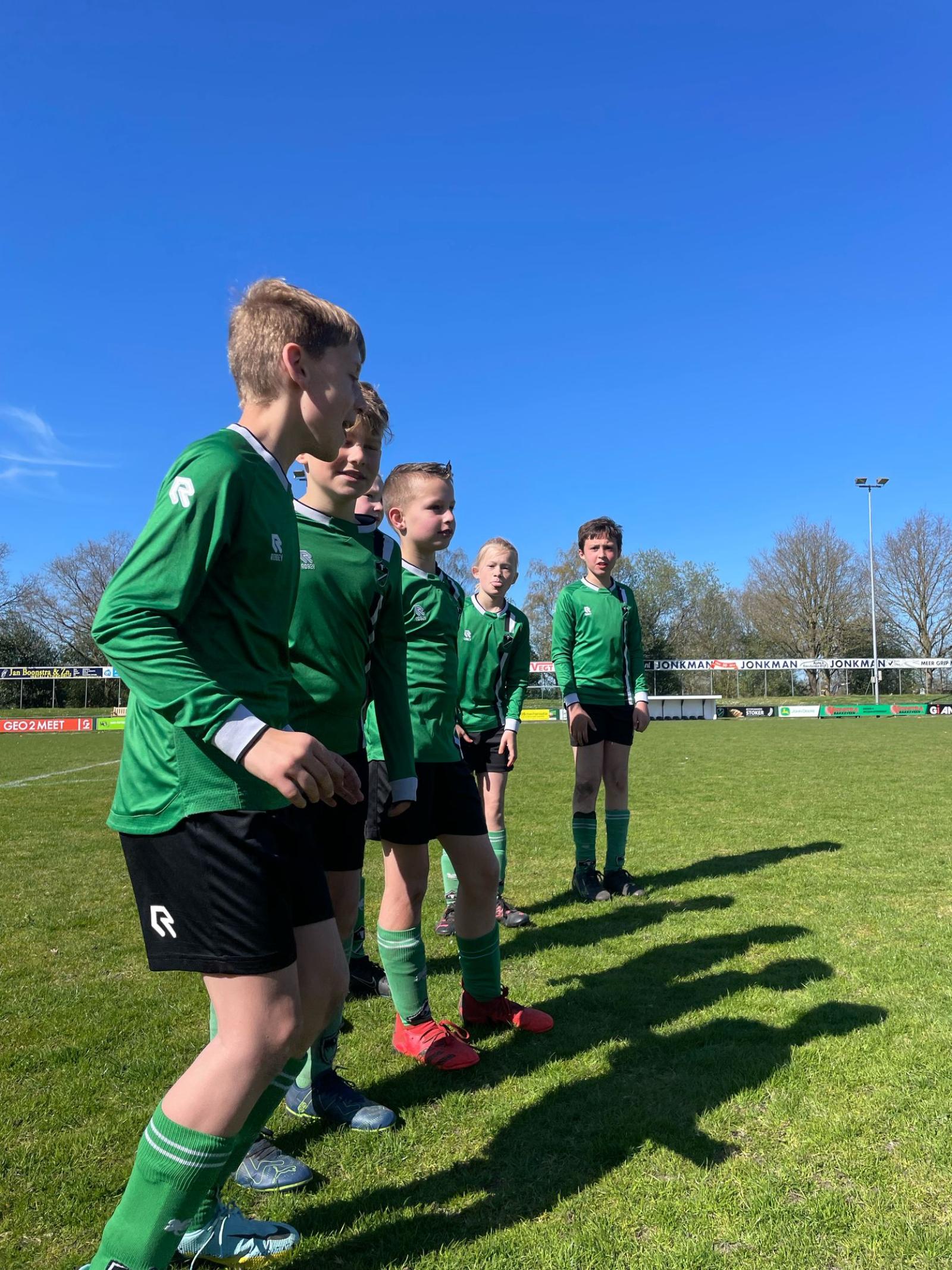 JO11 net niet sterk genoeg om spannende wedstrijd te winnen