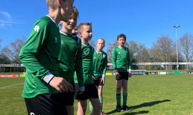 JO11 net niet sterk genoeg om spannende wedstrijd te winnen