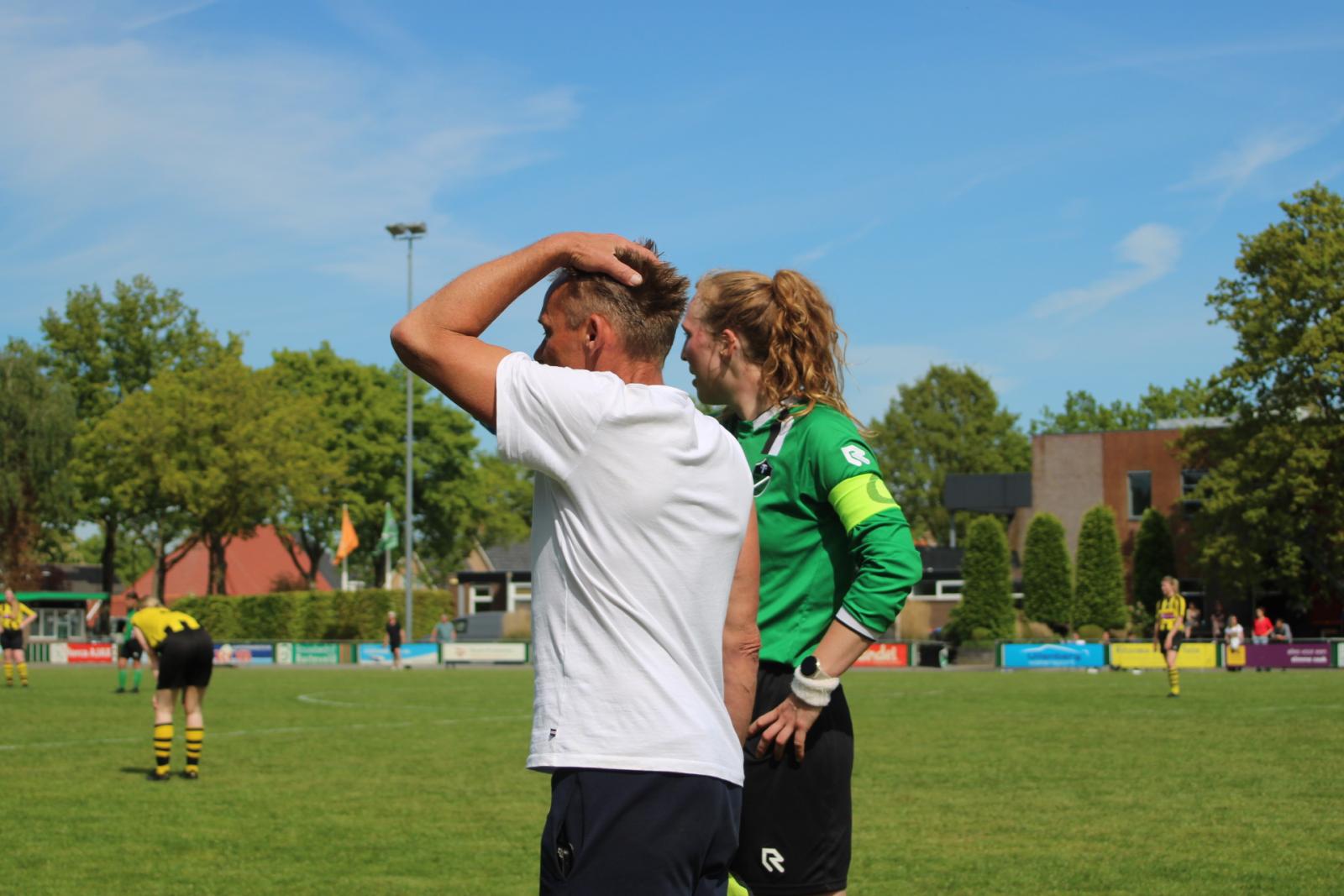 Dames 1 vist achter het net tegen gasten uit Norg