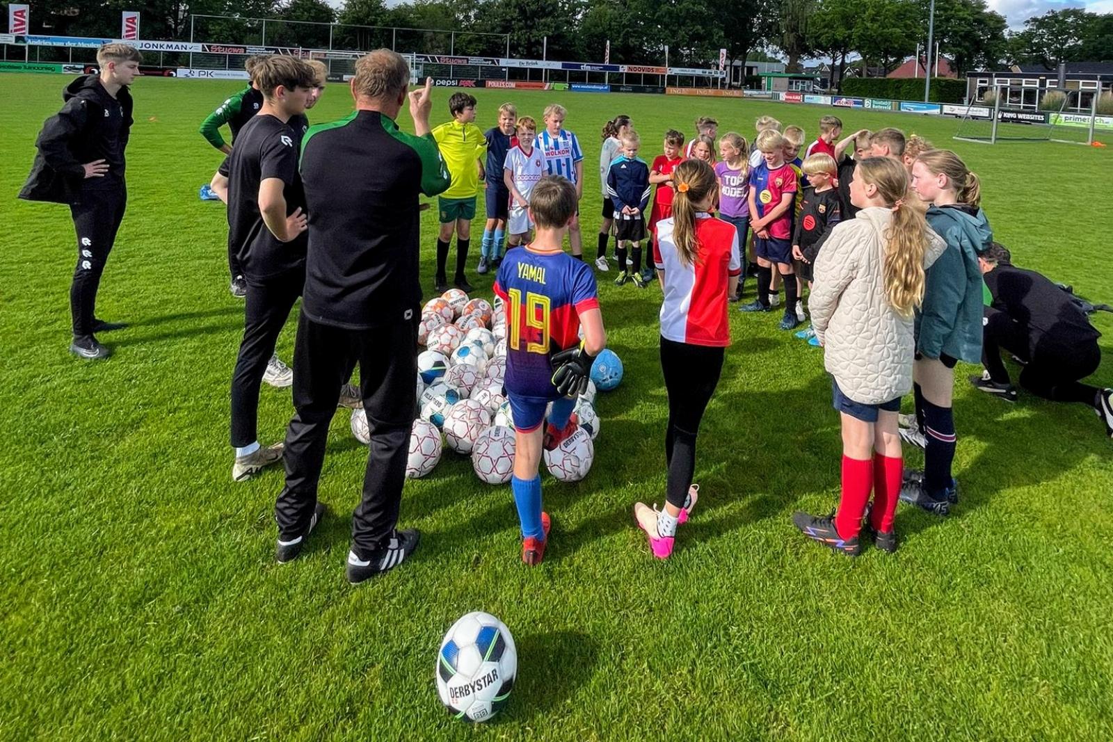Geslaagde voetbalclinic op zonnig sportpark 't Ald Leger