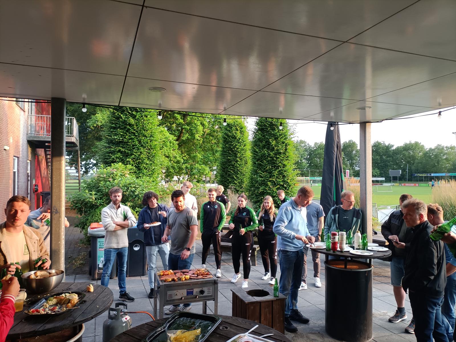 Leiders & trainers sluiten seizoen af met bbq