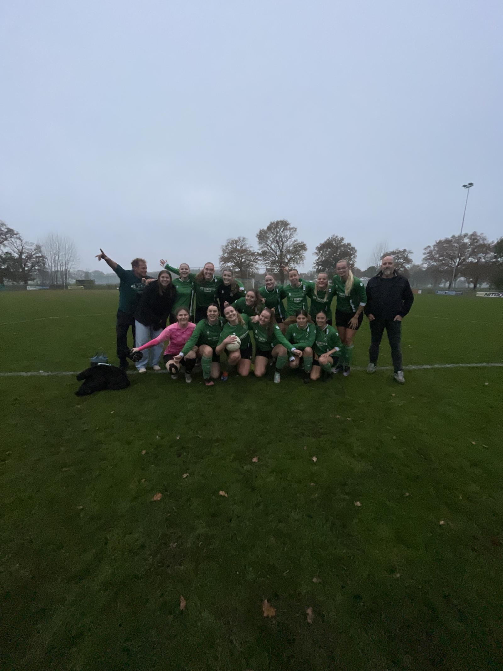 Vrouwen 1 koploper in de competitie