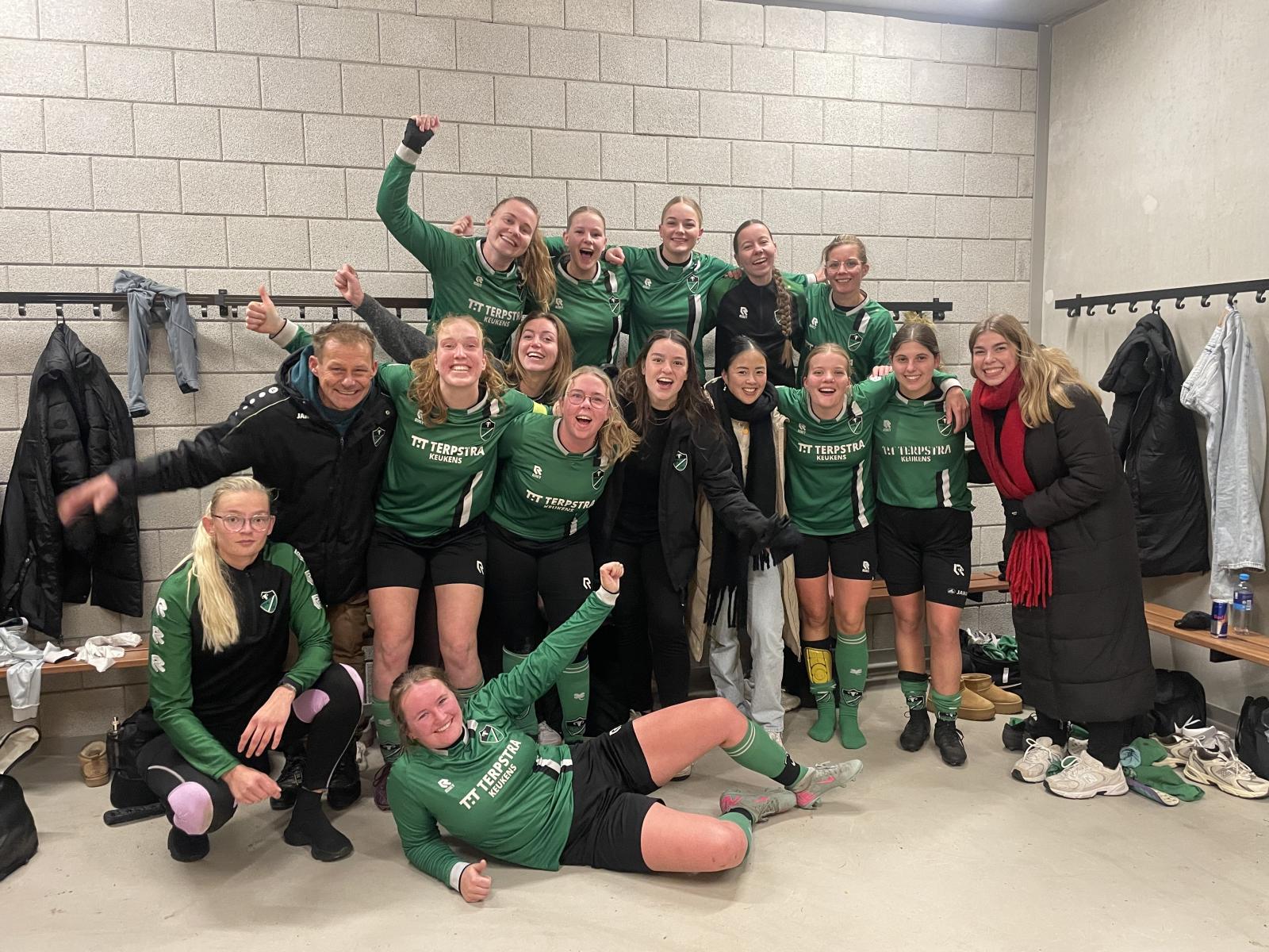 Vrouwen 1 blijft ongeslagen in de competitie