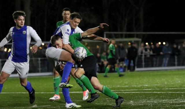 Waskemeer geeft tweemaal voorsprong uit handen in burentwist