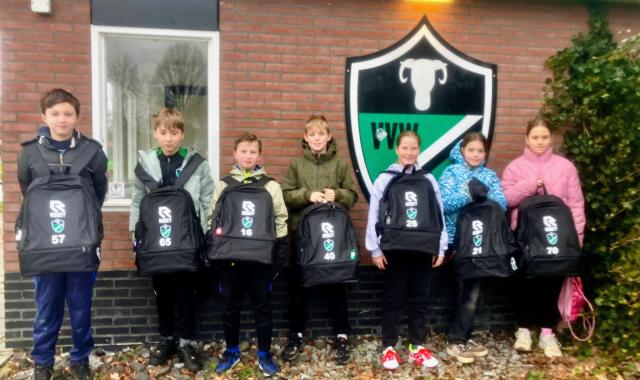 Nieuwe voetbaltassen voor de jeugd