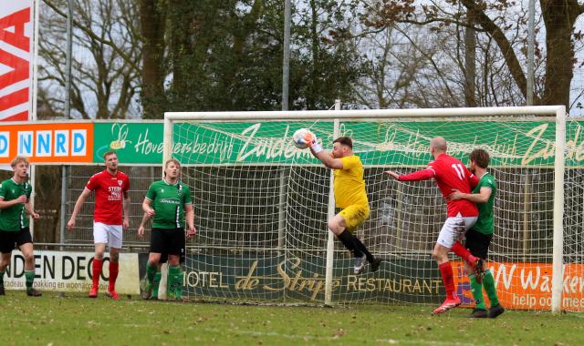 Waskemeer onderuit in drie helften tegen Niekerk