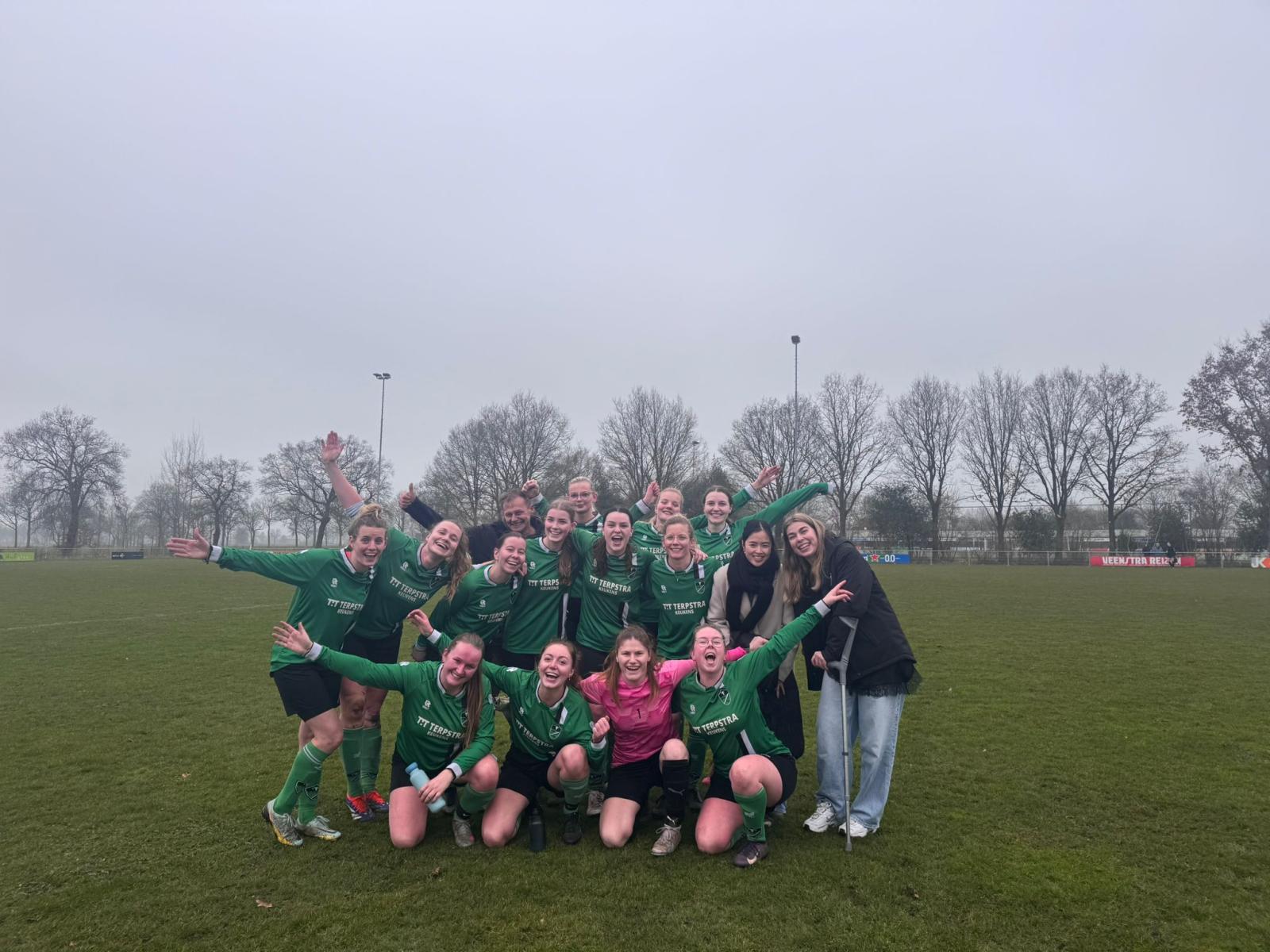 Dames Waskemeer blijven ongeslagen na overtuigende zege