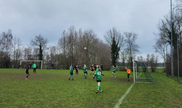 Los doelnet houdt JO12 van overwinning in Oosterwolde