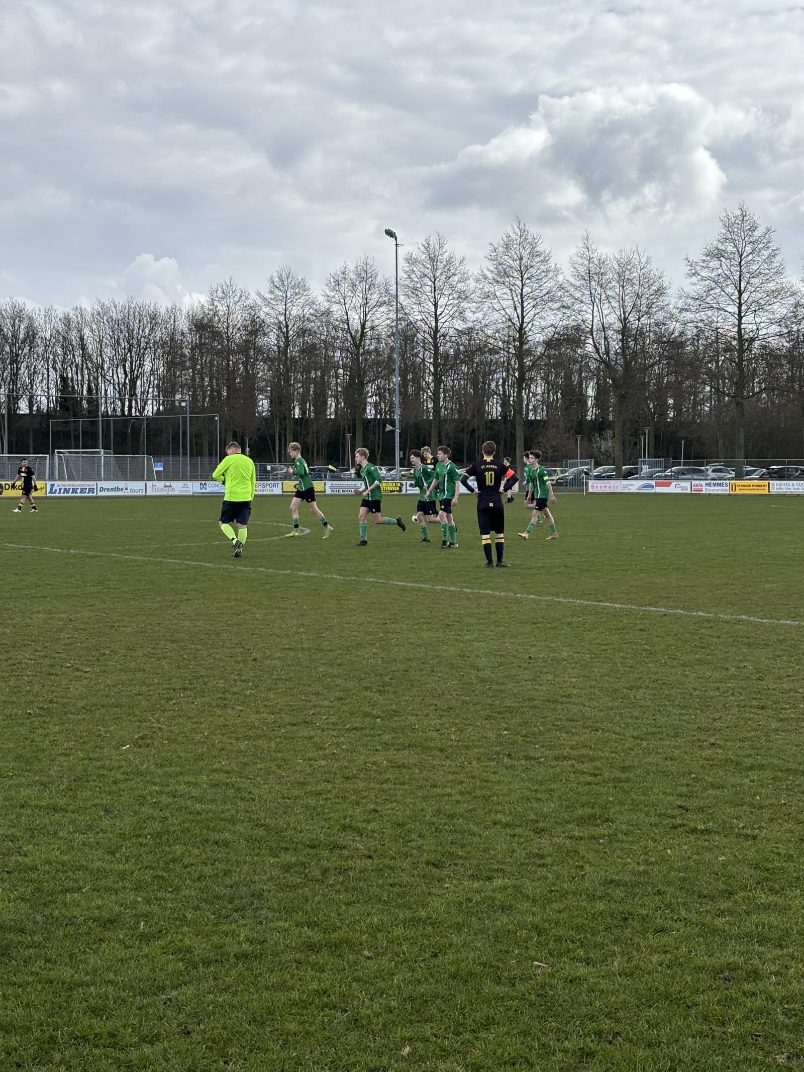 FC Assen JO17-4 - Waskemeer JO17-1