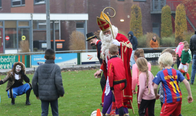 Sinterklaas bezoekt zaterdagtraining JO9/JO10/JO12
