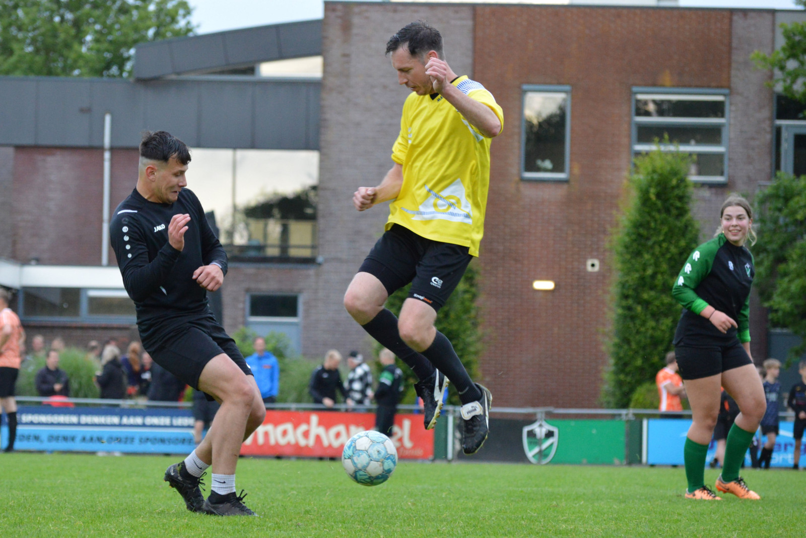 Plezier en rivaliteit voorop bij voorrondes buurtvoetbal