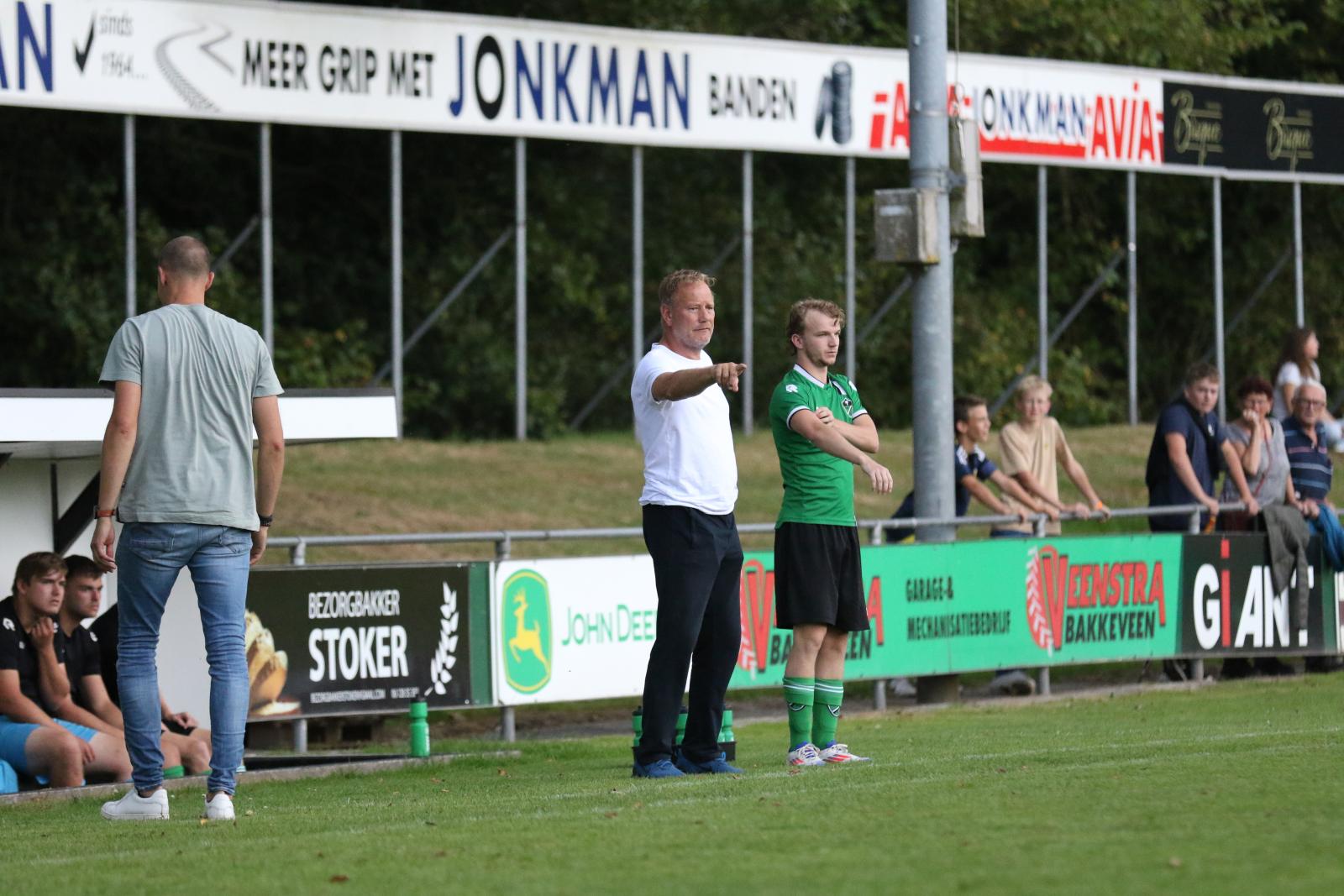 Bliksem start Waskemeer valt in het water