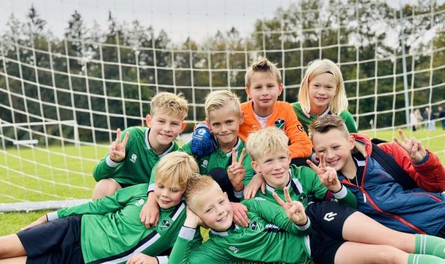 JO10-1 speelt gelijk in spannende strijd tegen Roden JO10-4